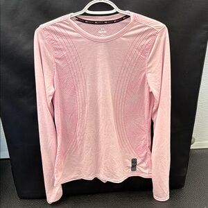 Pink Women's Top under armour RUN